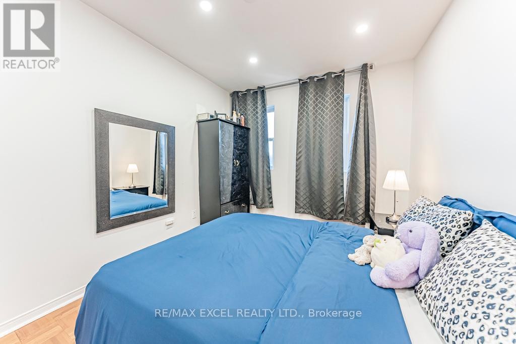 












311 CONLEY STREET

,
Vaughan (Lakeview Estates),




Ontario
L4J2Z3


