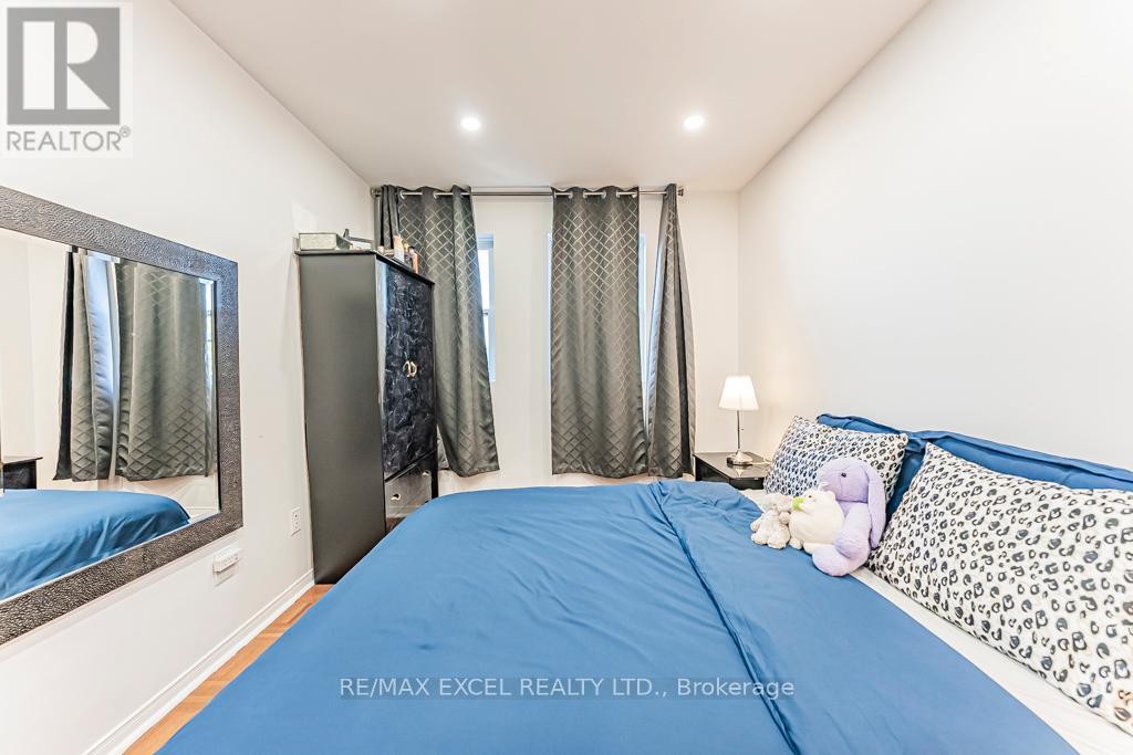 












311 CONLEY STREET

,
Vaughan (Lakeview Estates),




Ontario
L4J2Z3

