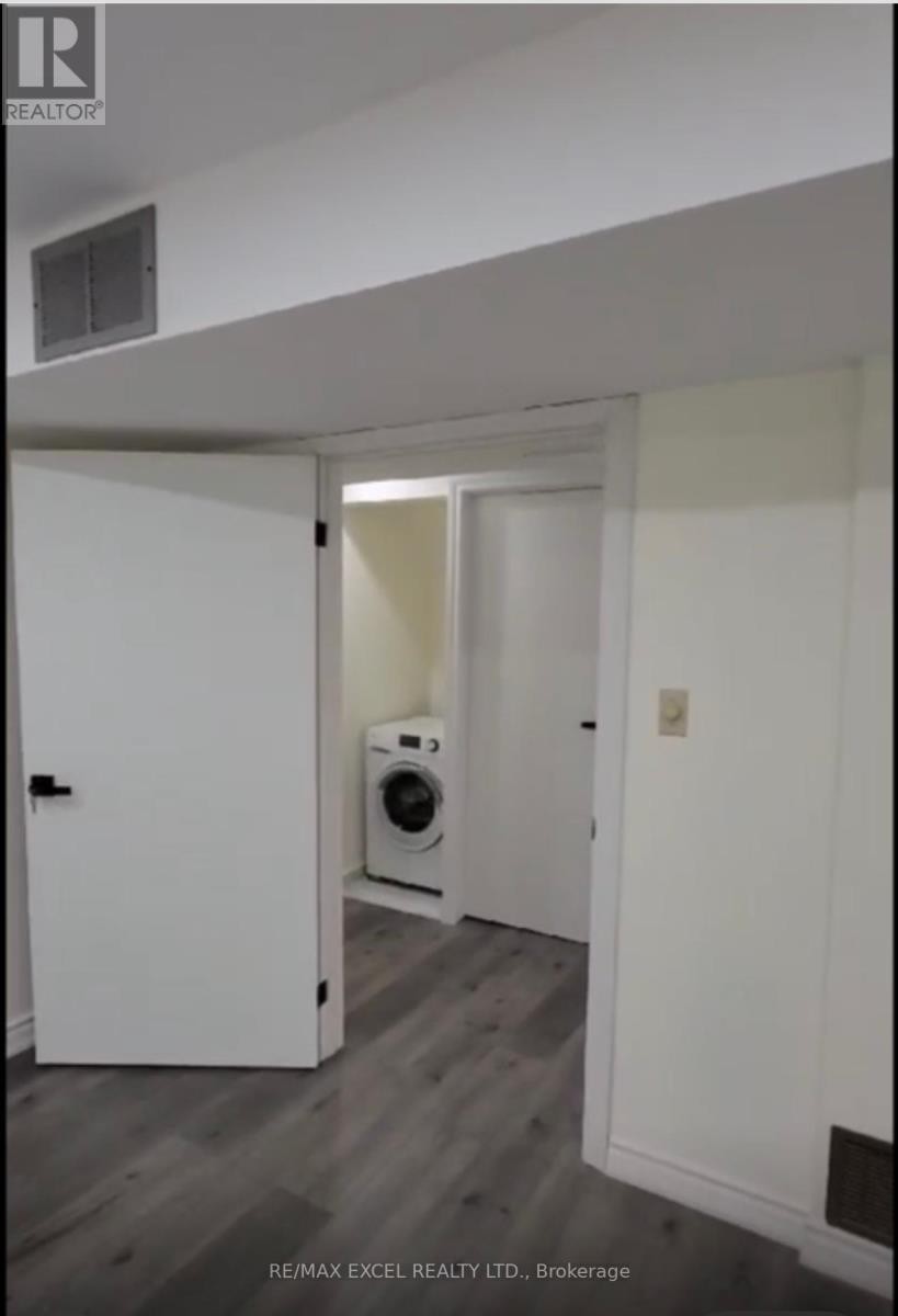 












311 CONLEY STREET

,
Vaughan (Lakeview Estates),




Ontario
L4J2Z3

