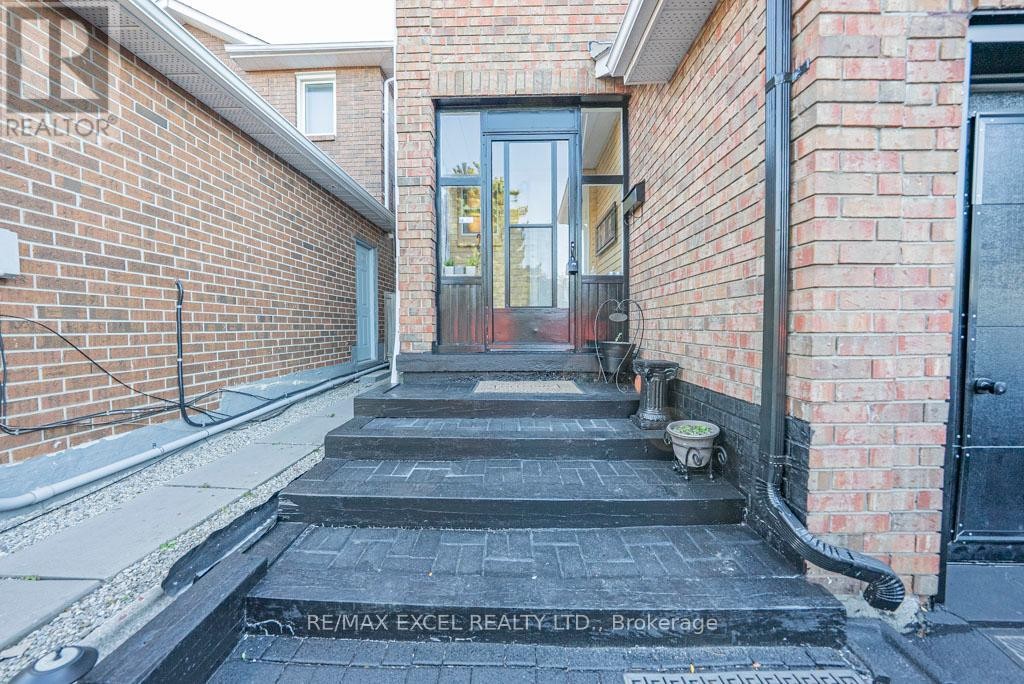 












311 CONLEY STREET

,
Vaughan (Lakeview Estates),




Ontario
L4J2Z3

