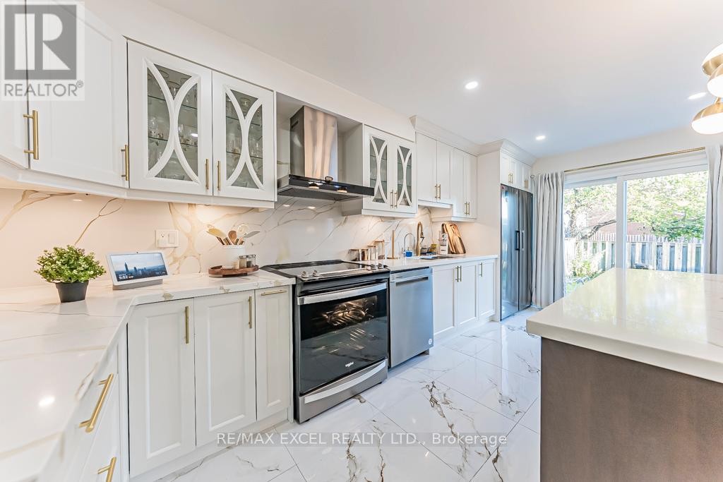 












311 CONLEY STREET

,
Vaughan (Lakeview Estates),




Ontario
L4J2Z3

