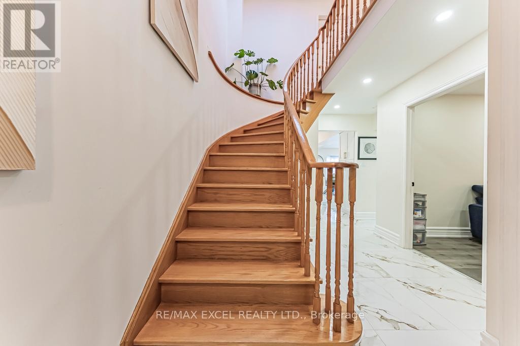 












311 CONLEY STREET

,
Vaughan (Lakeview Estates),




Ontario
L4J2Z3


