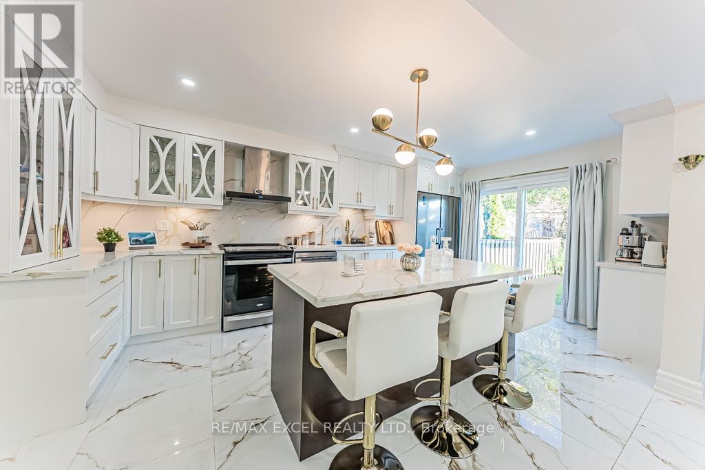 












311 CONLEY STREET

,
Vaughan (Lakeview Estates),




Ontario
L4J2Z3

