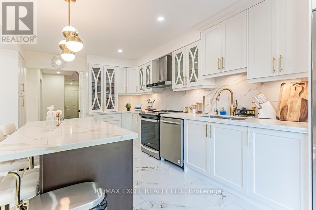 












311 CONLEY STREET

,
Vaughan (Lakeview Estates),




Ontario
L4J2Z3

