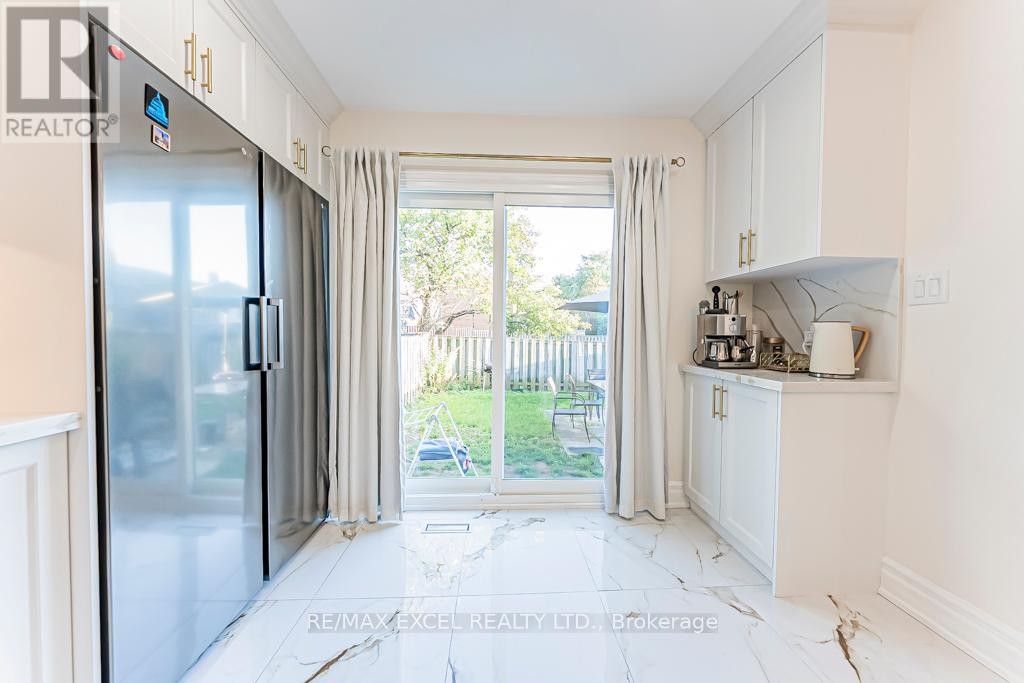 












311 CONLEY STREET

,
Vaughan (Lakeview Estates),




Ontario
L4J2Z3

