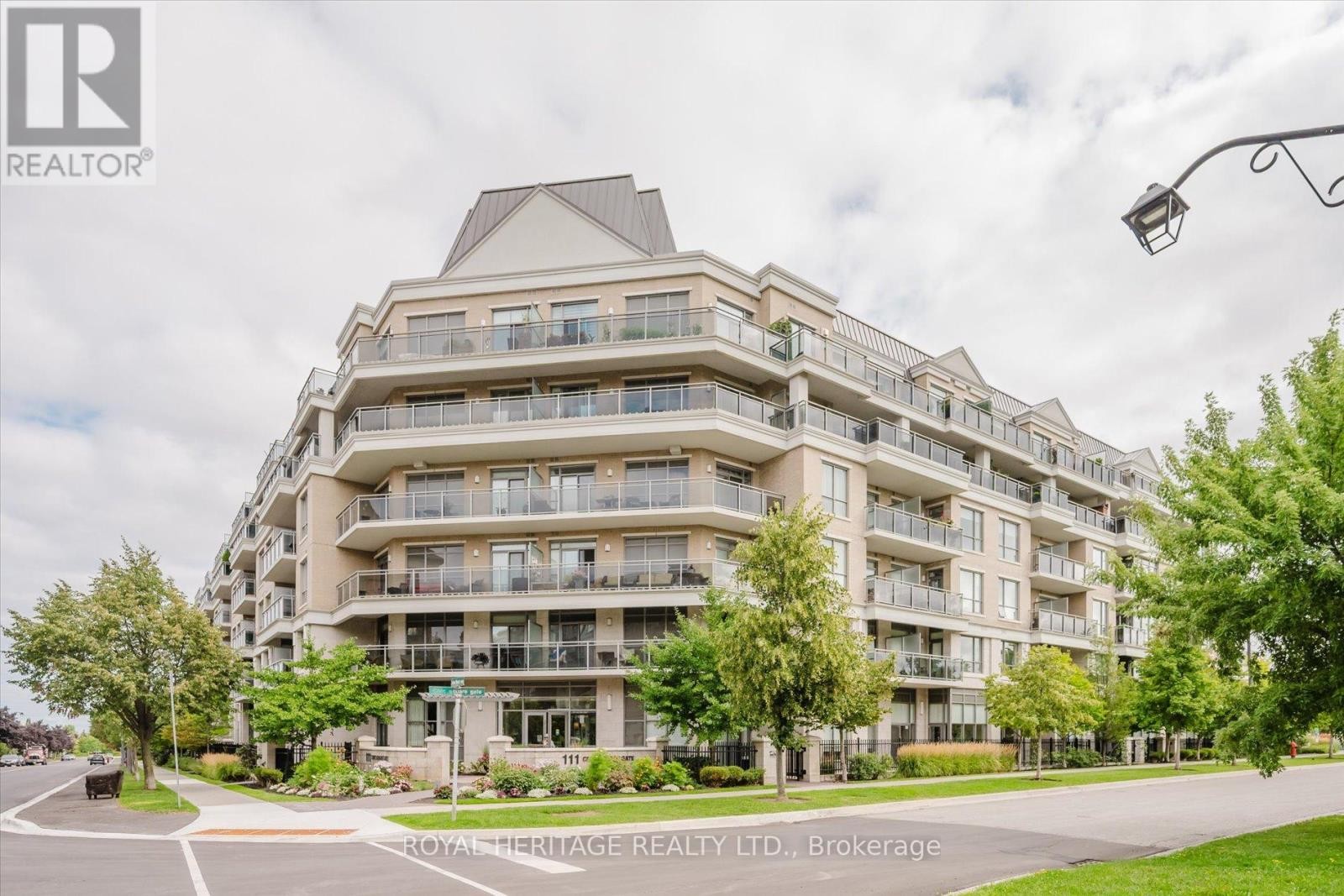 












215 - 111 CIVIC SQUARE GATE

,
Aurora (Bayview Wellington),




Ontario
L4G0S6

