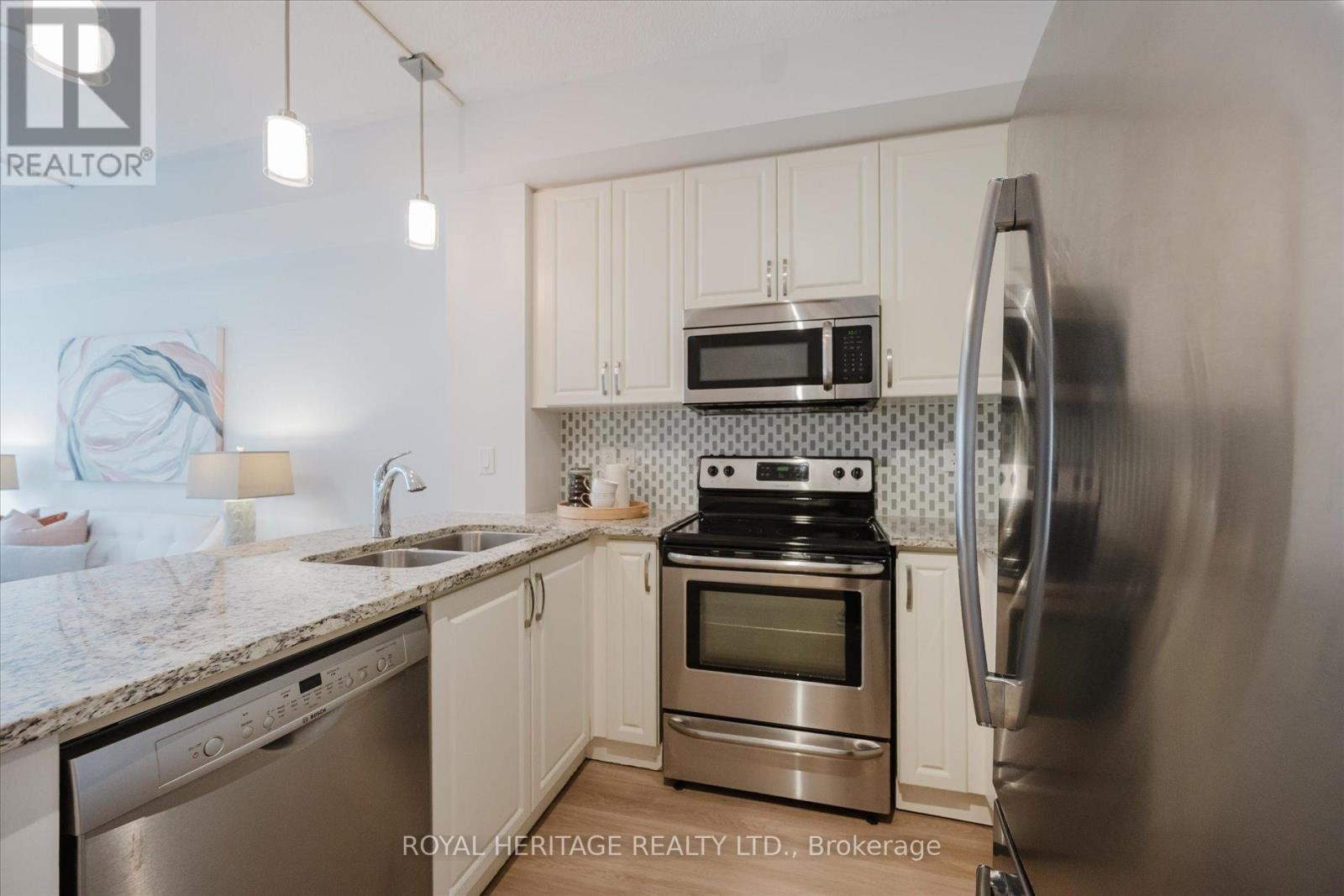 












215 - 111 CIVIC SQUARE GATE

,
Aurora (Bayview Wellington),




Ontario
L4G0S6

