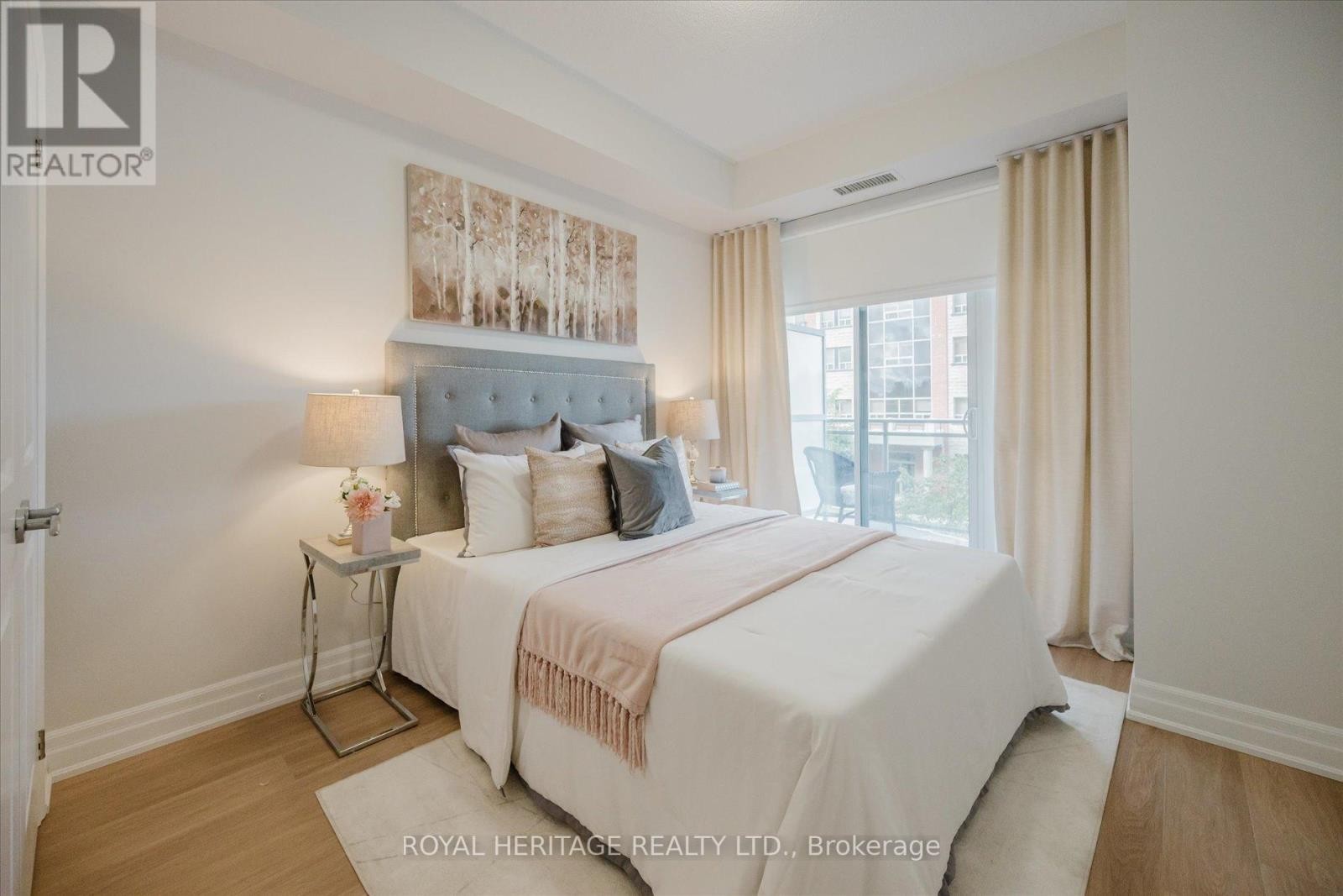 












215 - 111 CIVIC SQUARE GATE

,
Aurora (Bayview Wellington),




Ontario
L4G0S6

