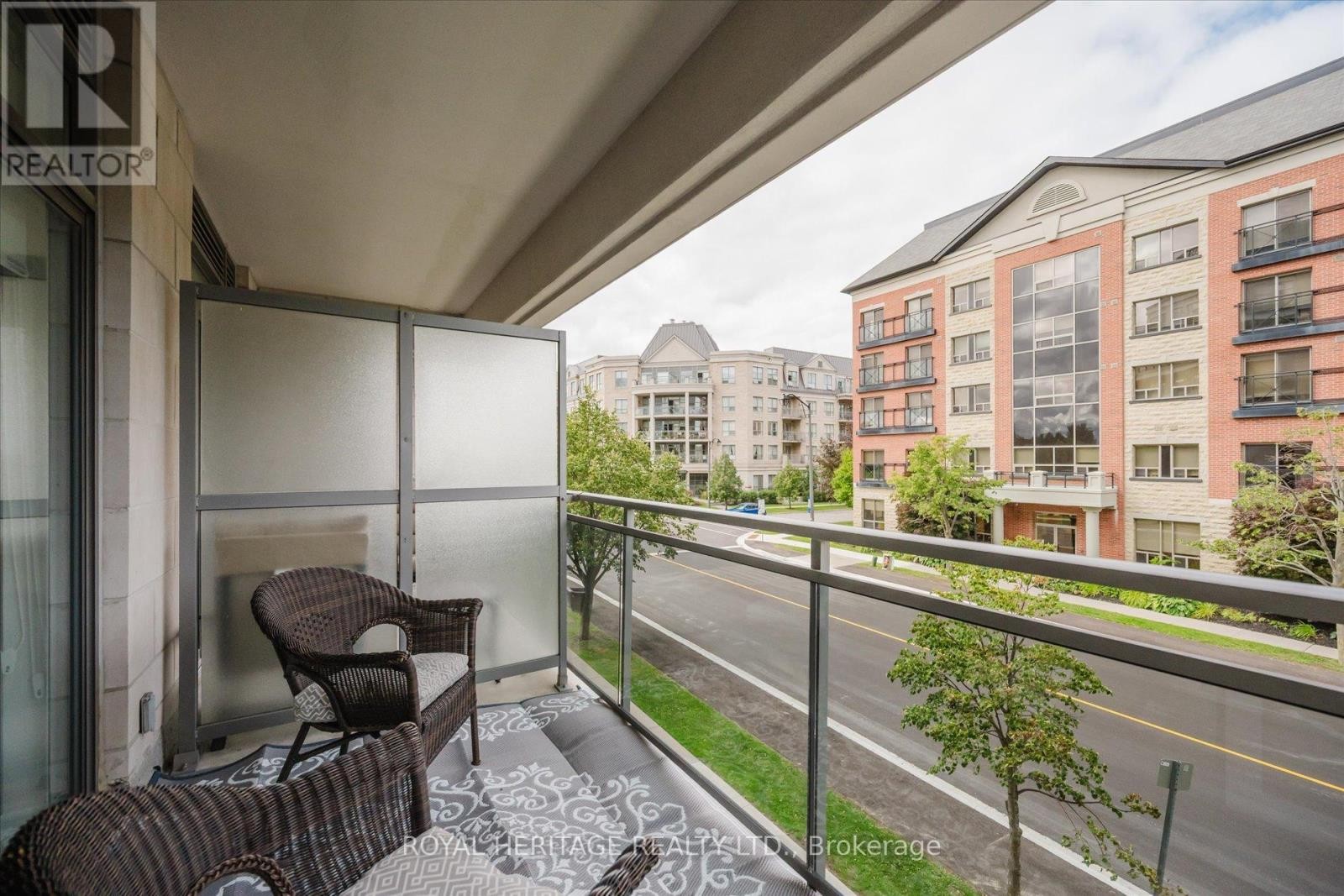 












215 - 111 CIVIC SQUARE GATE

,
Aurora (Bayview Wellington),




Ontario
L4G0S6

