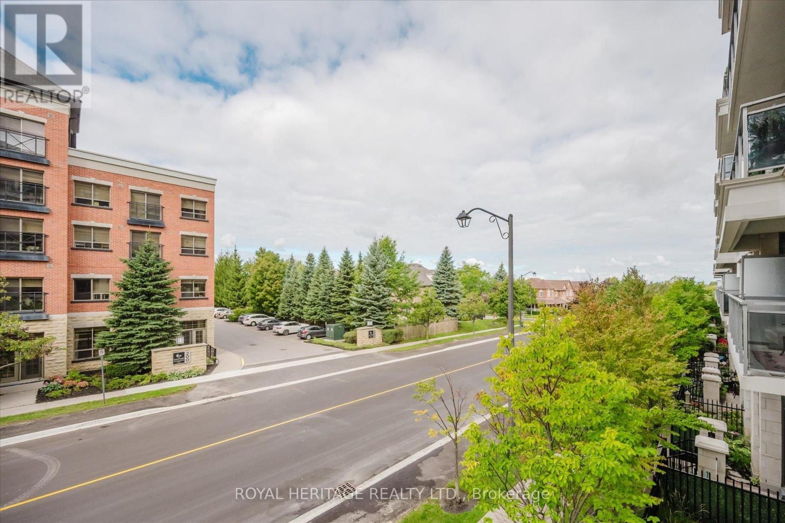 












215 - 111 CIVIC SQUARE GATE

,
Aurora (Bayview Wellington),




Ontario
L4G0S6

