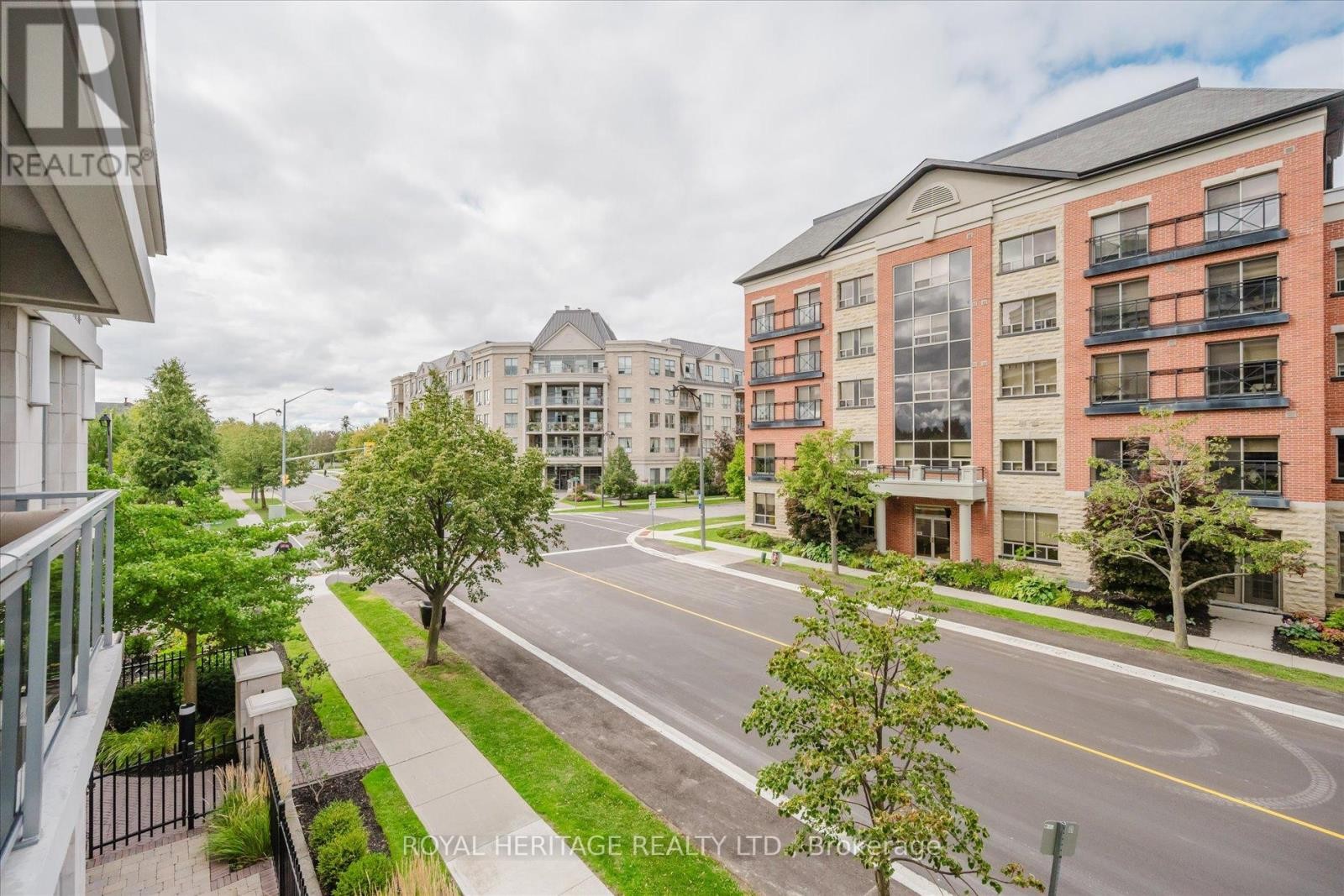 












215 - 111 CIVIC SQUARE GATE

,
Aurora (Bayview Wellington),




Ontario
L4G0S6

