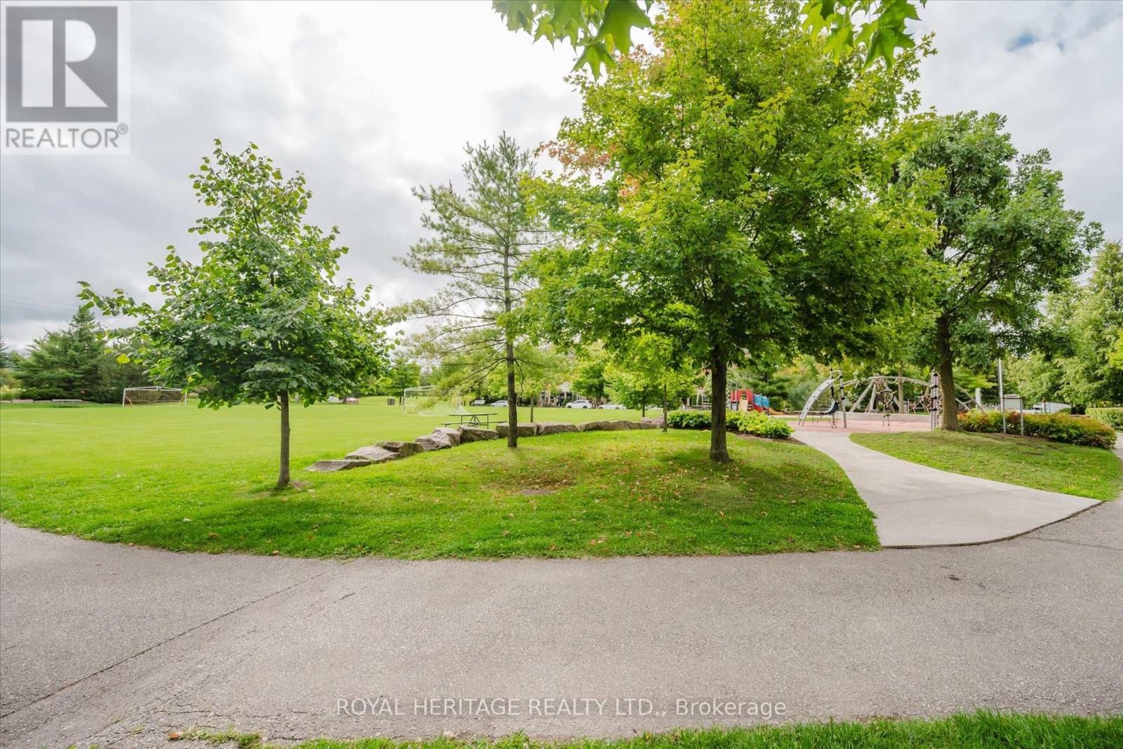 












215 - 111 CIVIC SQUARE GATE

,
Aurora (Bayview Wellington),




Ontario
L4G0S6

