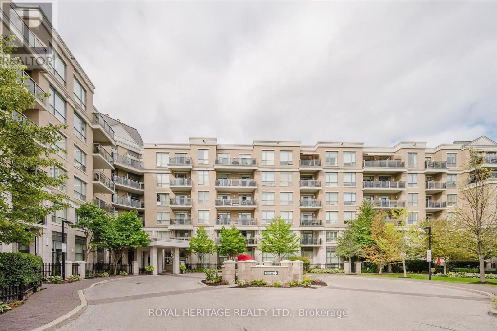 












215 - 111 CIVIC SQUARE GATE

,
Aurora (Bayview Wellington),




Ontario
L4G0S6

