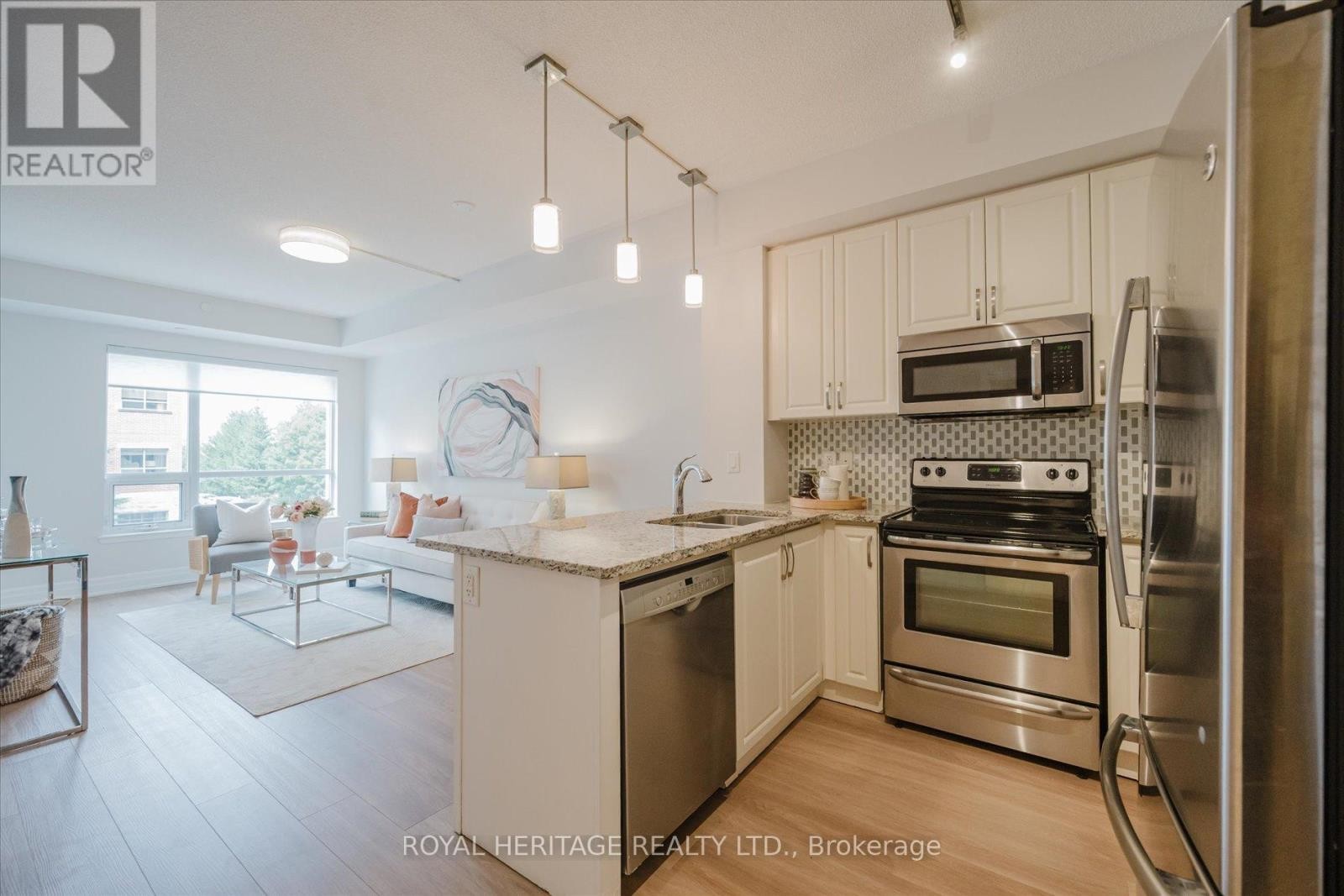 












215 - 111 CIVIC SQUARE GATE

,
Aurora (Bayview Wellington),




Ontario
L4G0S6

