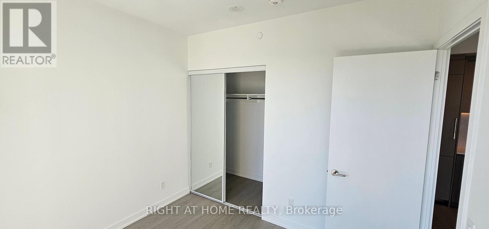 












818 - 8188 YONGE STREET

,
Vaughan (Uplands),




Ontario
L4J1W5

