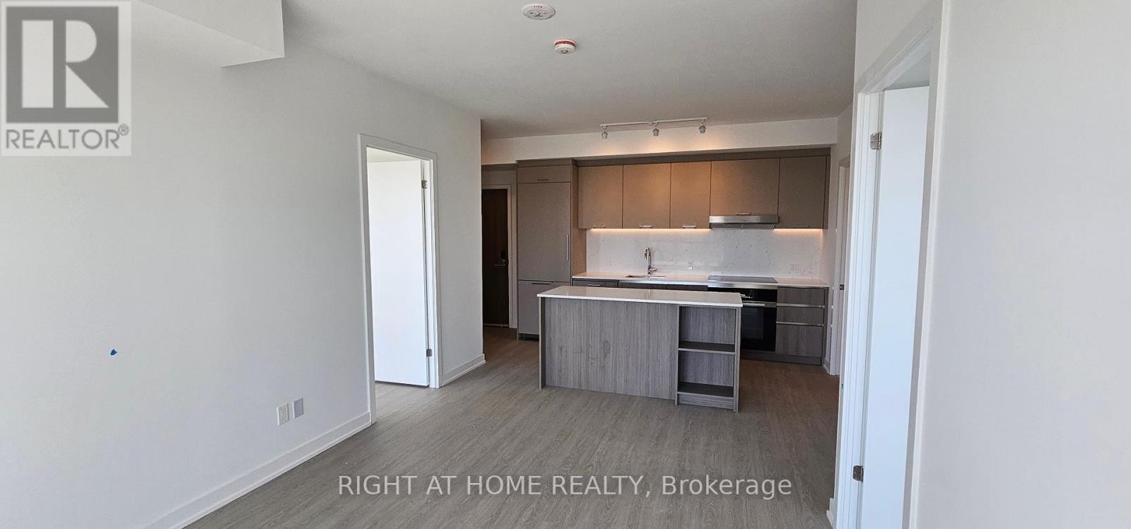 












818 - 8188 YONGE STREET

,
Vaughan (Uplands),




Ontario
L4J1W5

