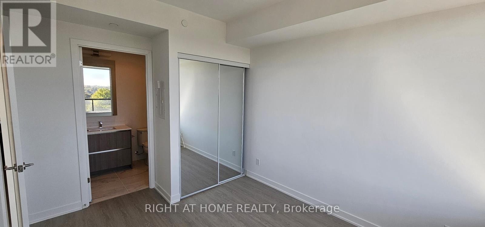 












818 - 8188 YONGE STREET

,
Vaughan (Uplands),




Ontario
L4J1W5


