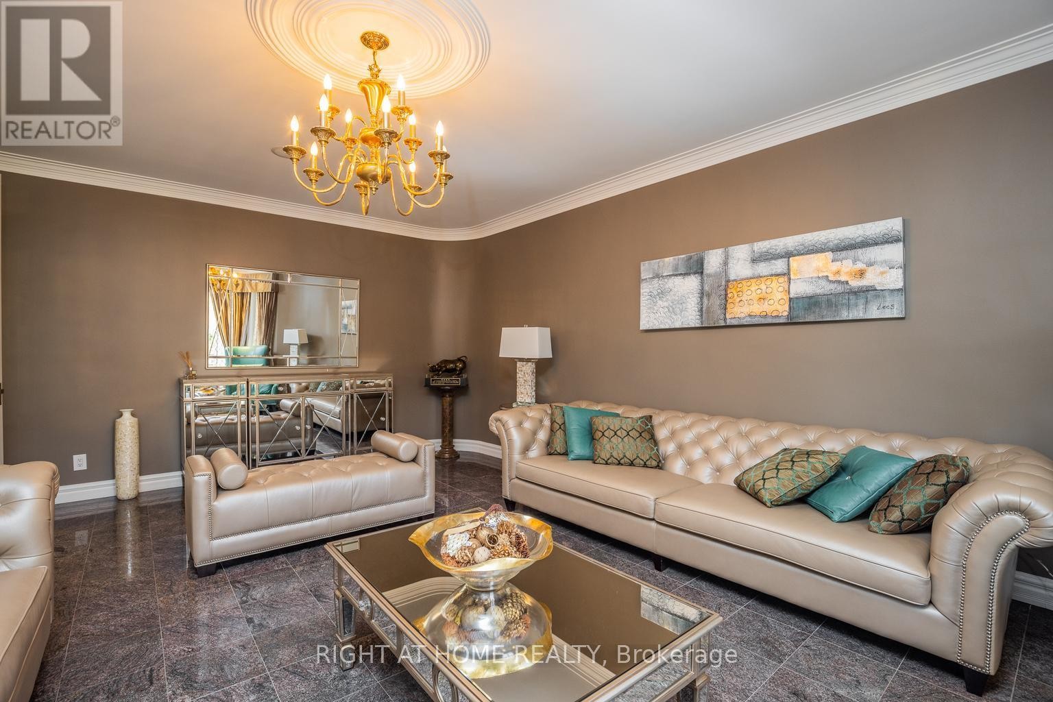 












38 SUGARBUSH COURT E

,
Vaughan (East Woodbridge),




Ontario
L4L2Z2

