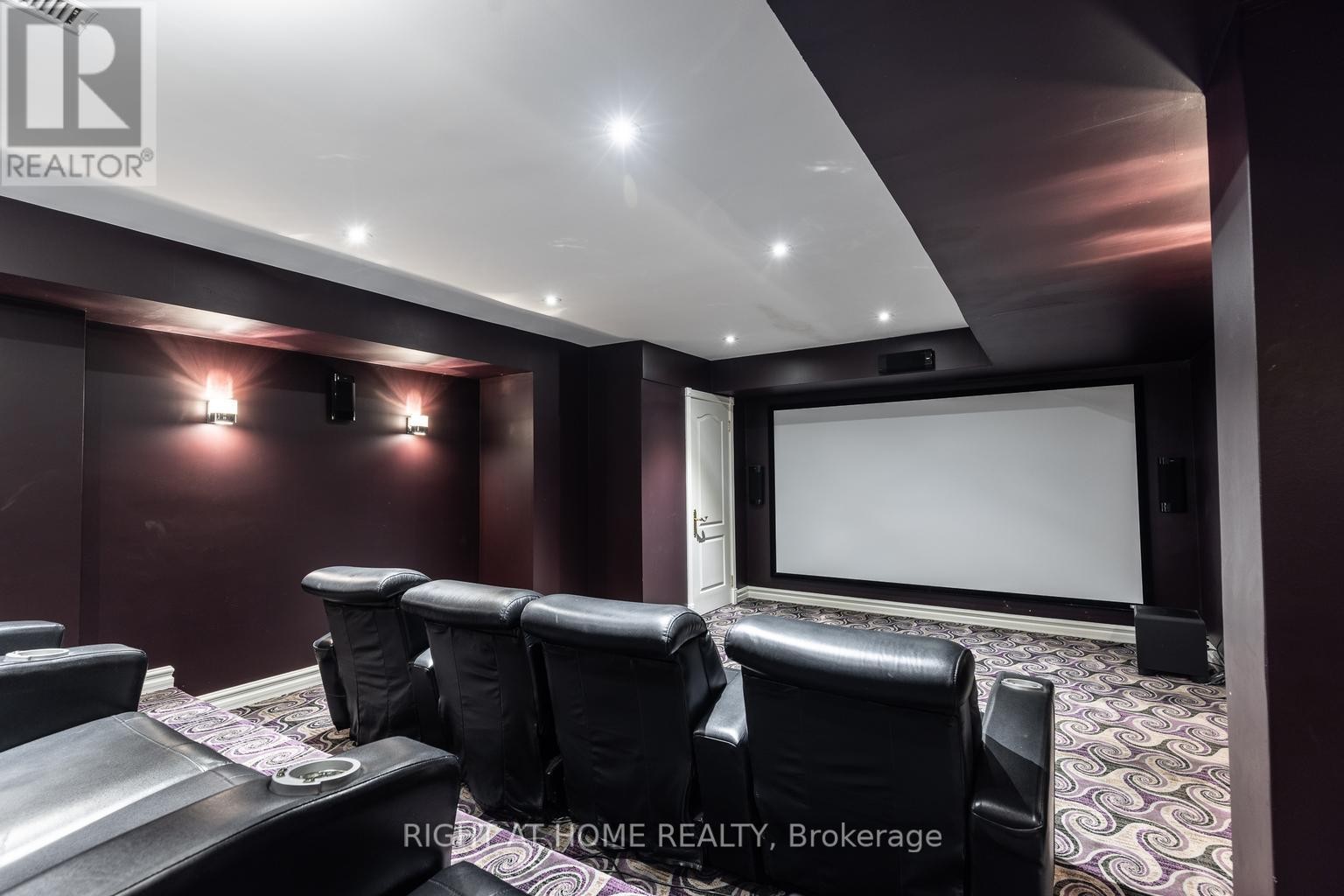 












38 SUGARBUSH COURT E

,
Vaughan (East Woodbridge),




Ontario
L4L2Z2

