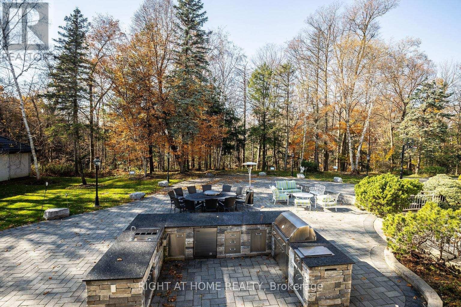 












38 SUGARBUSH COURT E

,
Vaughan (East Woodbridge),




Ontario
L4L2Z2

