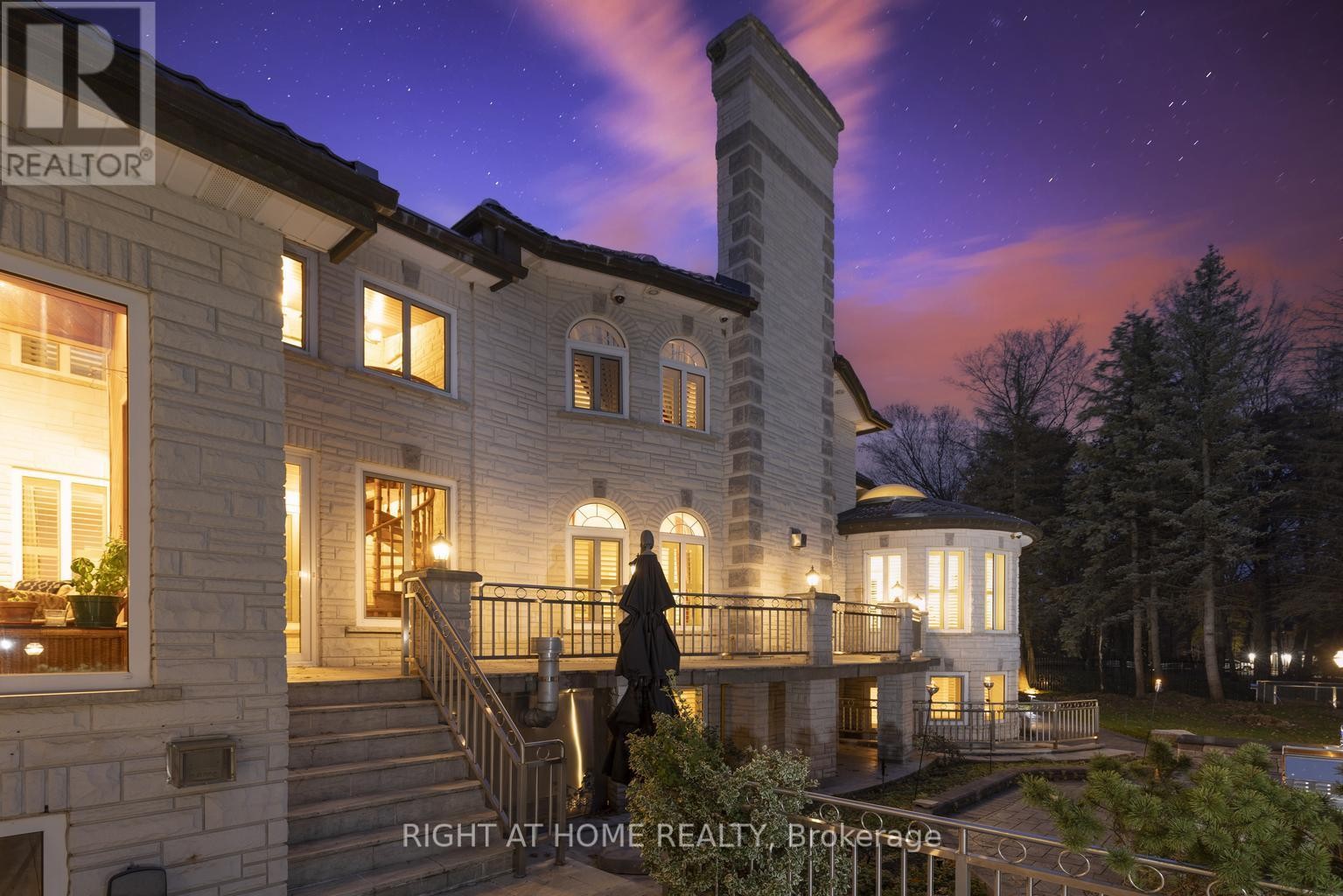 












38 SUGARBUSH COURT E

,
Vaughan (East Woodbridge),




Ontario
L4L2Z2

