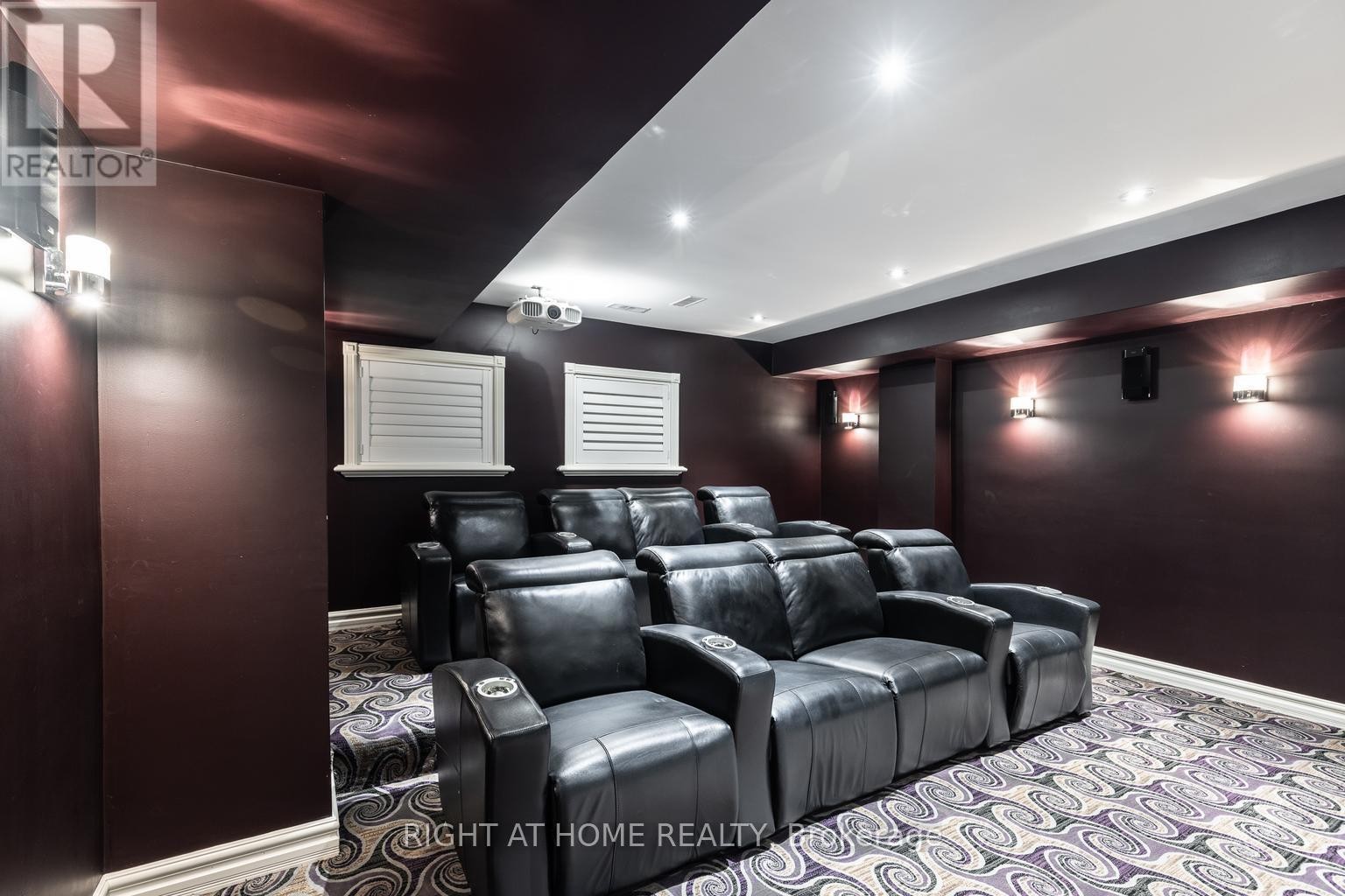 












38 SUGARBUSH COURT E

,
Vaughan (East Woodbridge),




Ontario
L4L2Z2

