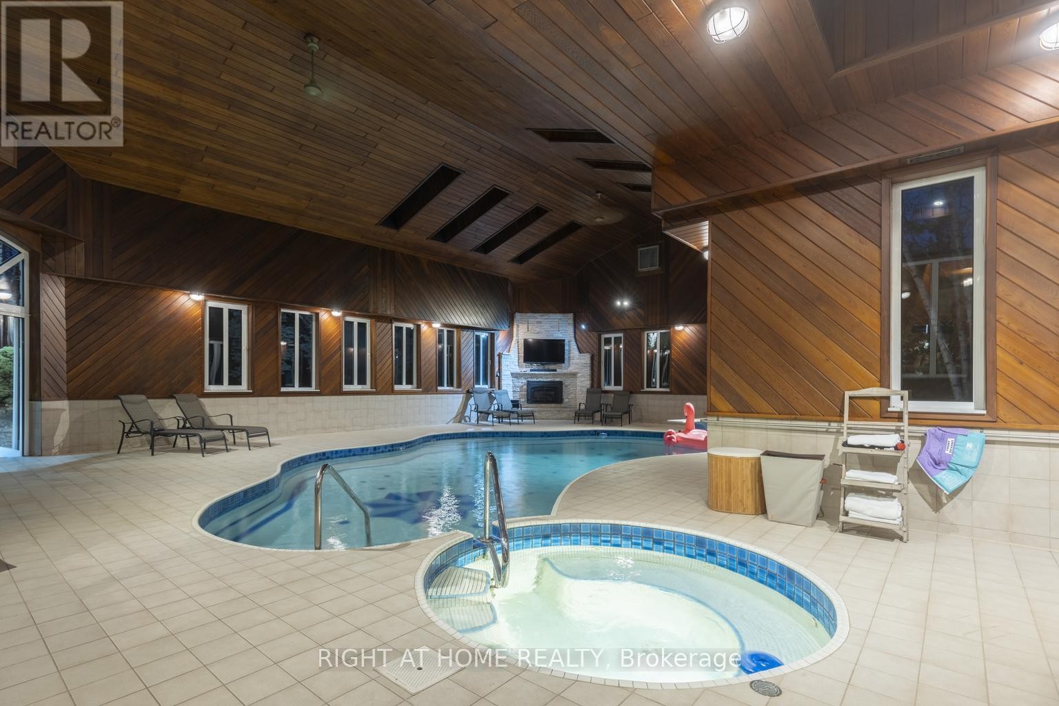 












38 SUGARBUSH COURT E

,
Vaughan (East Woodbridge),




Ontario
L4L2Z2

