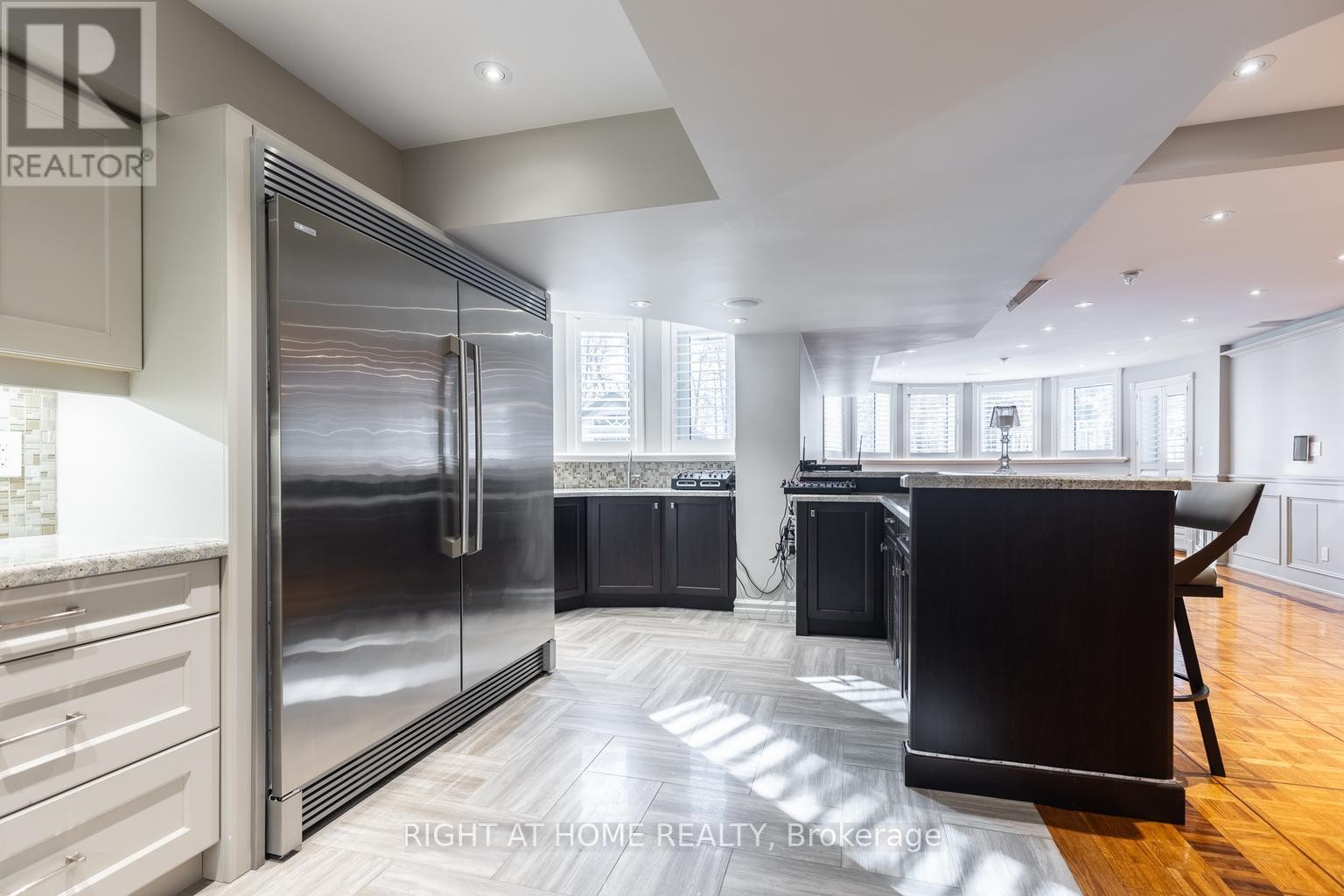 












38 SUGARBUSH COURT E

,
Vaughan (East Woodbridge),




Ontario
L4L2Z2

