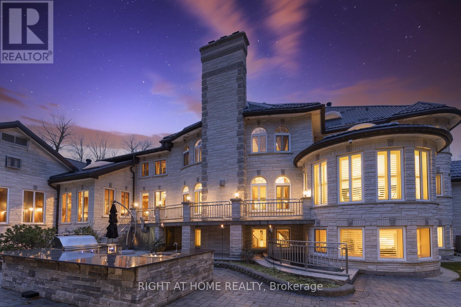 












38 SUGARBUSH COURT E

,
Vaughan (East Woodbridge),




Ontario
L4L2Z2

