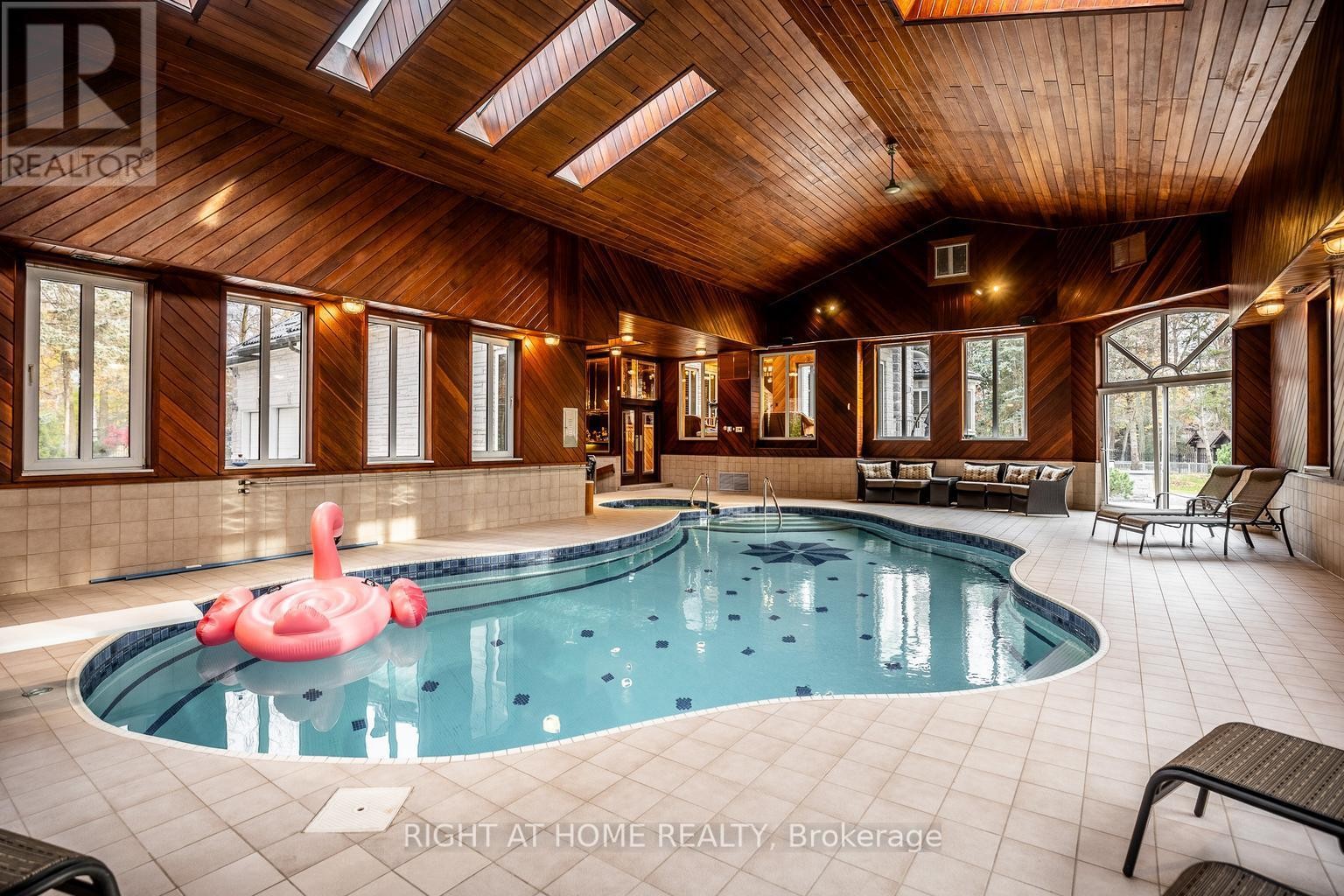 












38 SUGARBUSH COURT E

,
Vaughan (East Woodbridge),




Ontario
L4L2Z2

