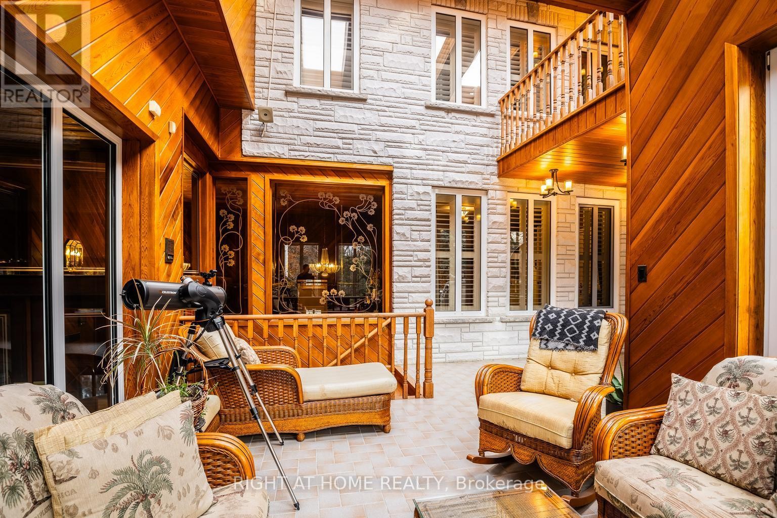 












38 SUGARBUSH COURT E

,
Vaughan (East Woodbridge),




Ontario
L4L2Z2

