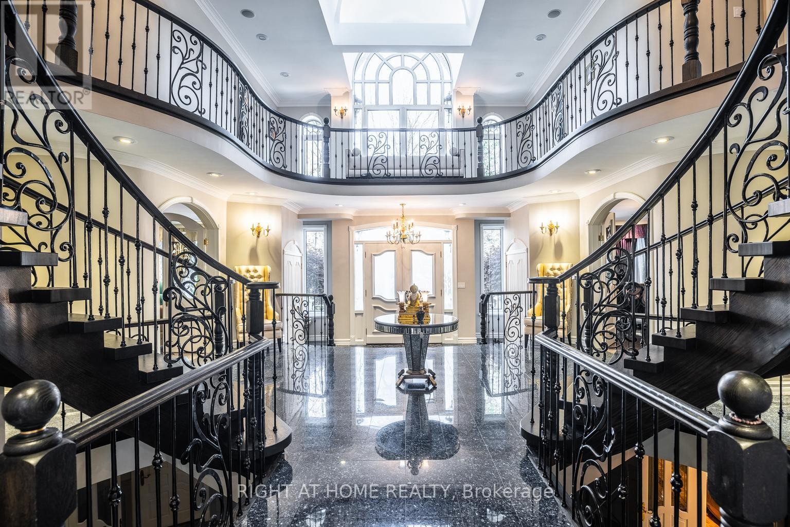 












38 SUGARBUSH COURT E

,
Vaughan (East Woodbridge),




Ontario
L4L2Z2

