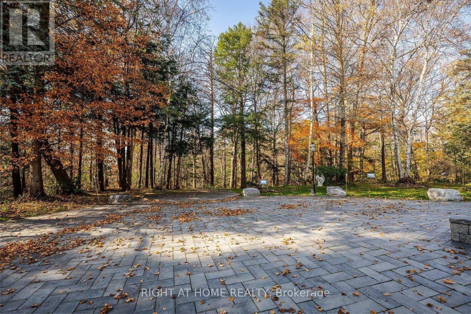












38 SUGARBUSH COURT E

,
Vaughan (East Woodbridge),




Ontario
L4L2Z2

