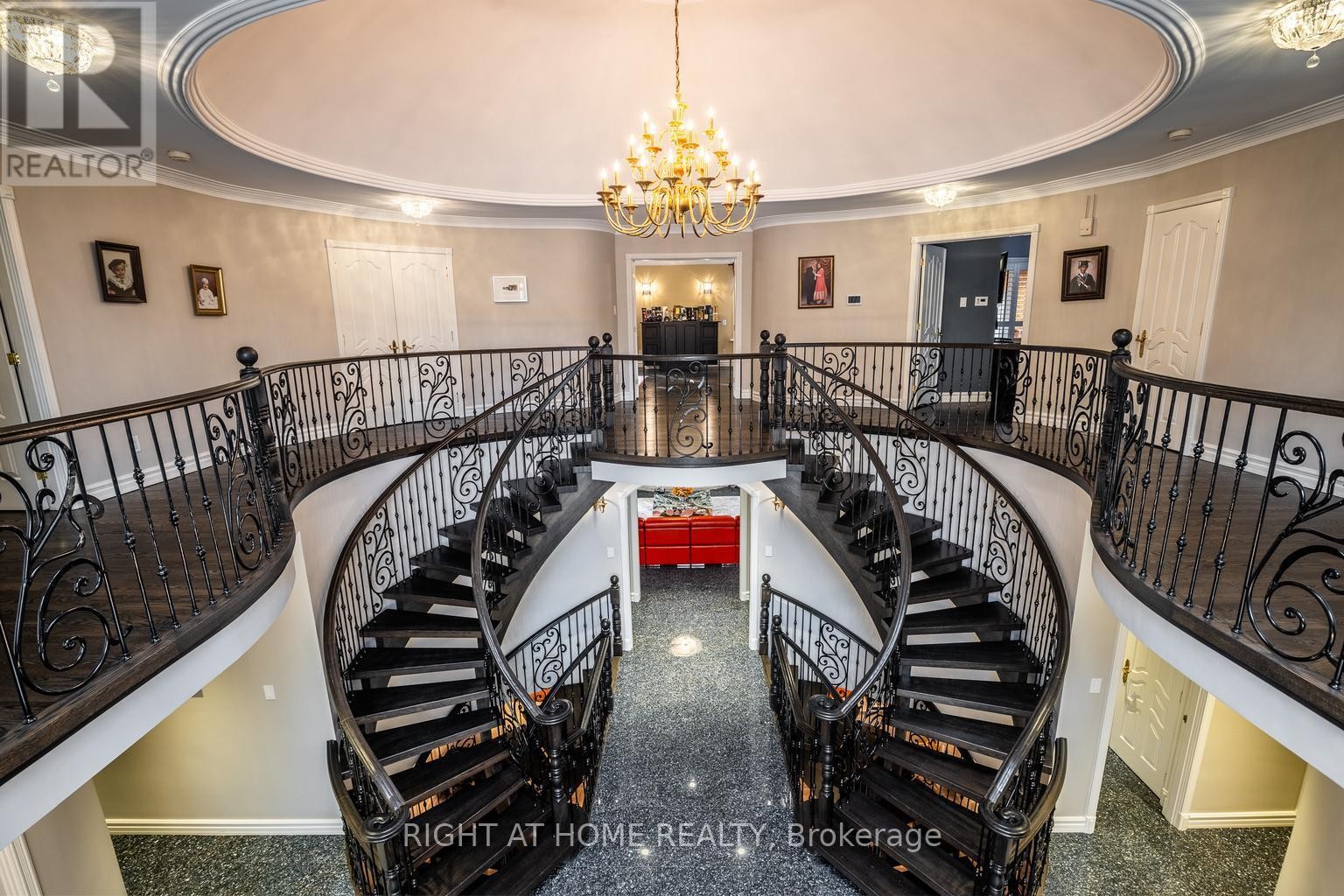 












38 SUGARBUSH COURT E

,
Vaughan (East Woodbridge),




Ontario
L4L2Z2

