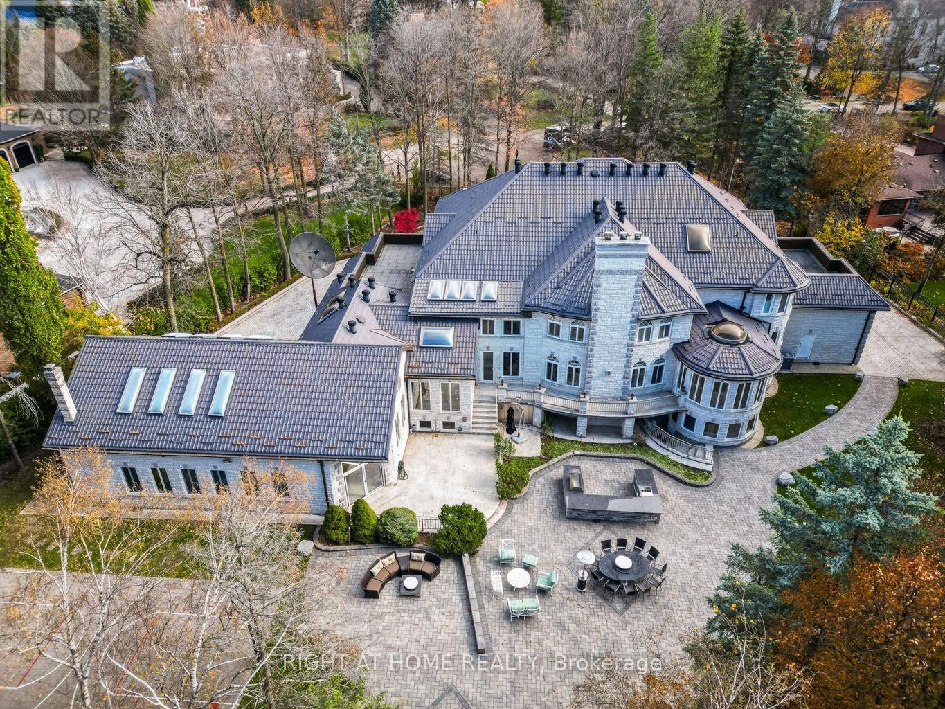 












38 SUGARBUSH COURT E

,
Vaughan (East Woodbridge),




Ontario
L4L2Z2

