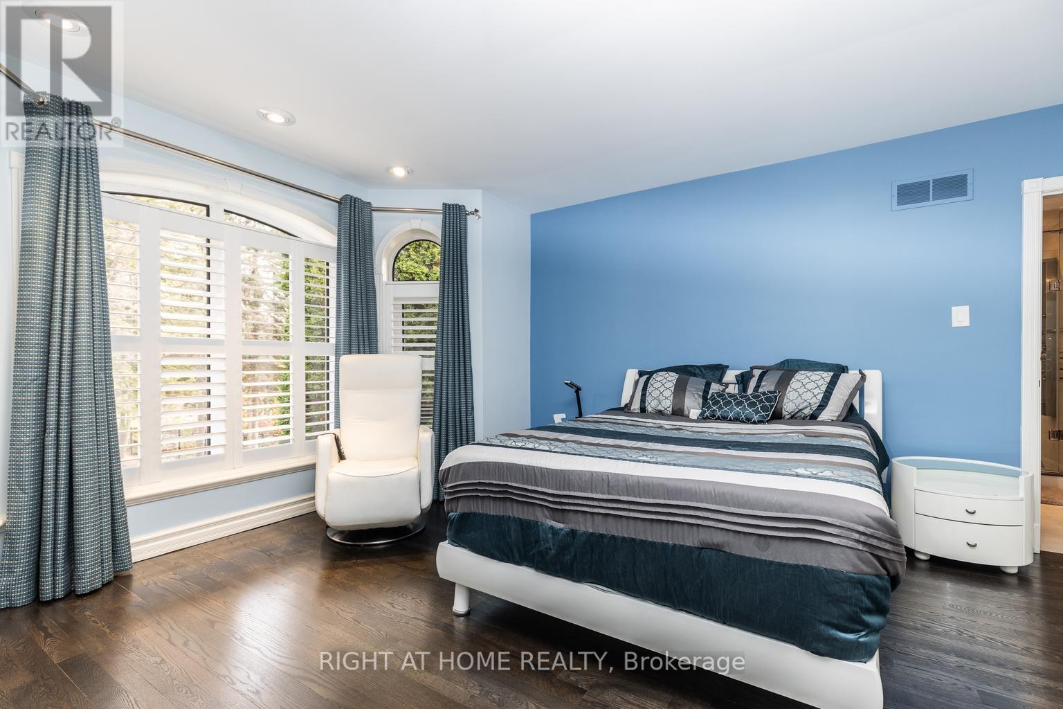 












38 SUGARBUSH COURT E

,
Vaughan (East Woodbridge),




Ontario
L4L2Z2

