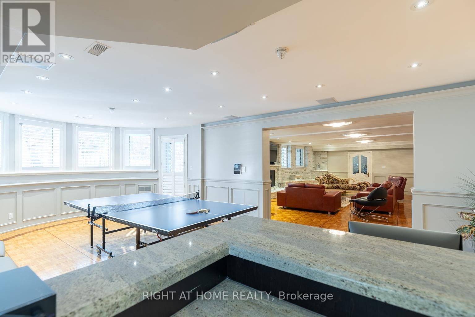 












38 SUGARBUSH COURT E

,
Vaughan (East Woodbridge),




Ontario
L4L2Z2

