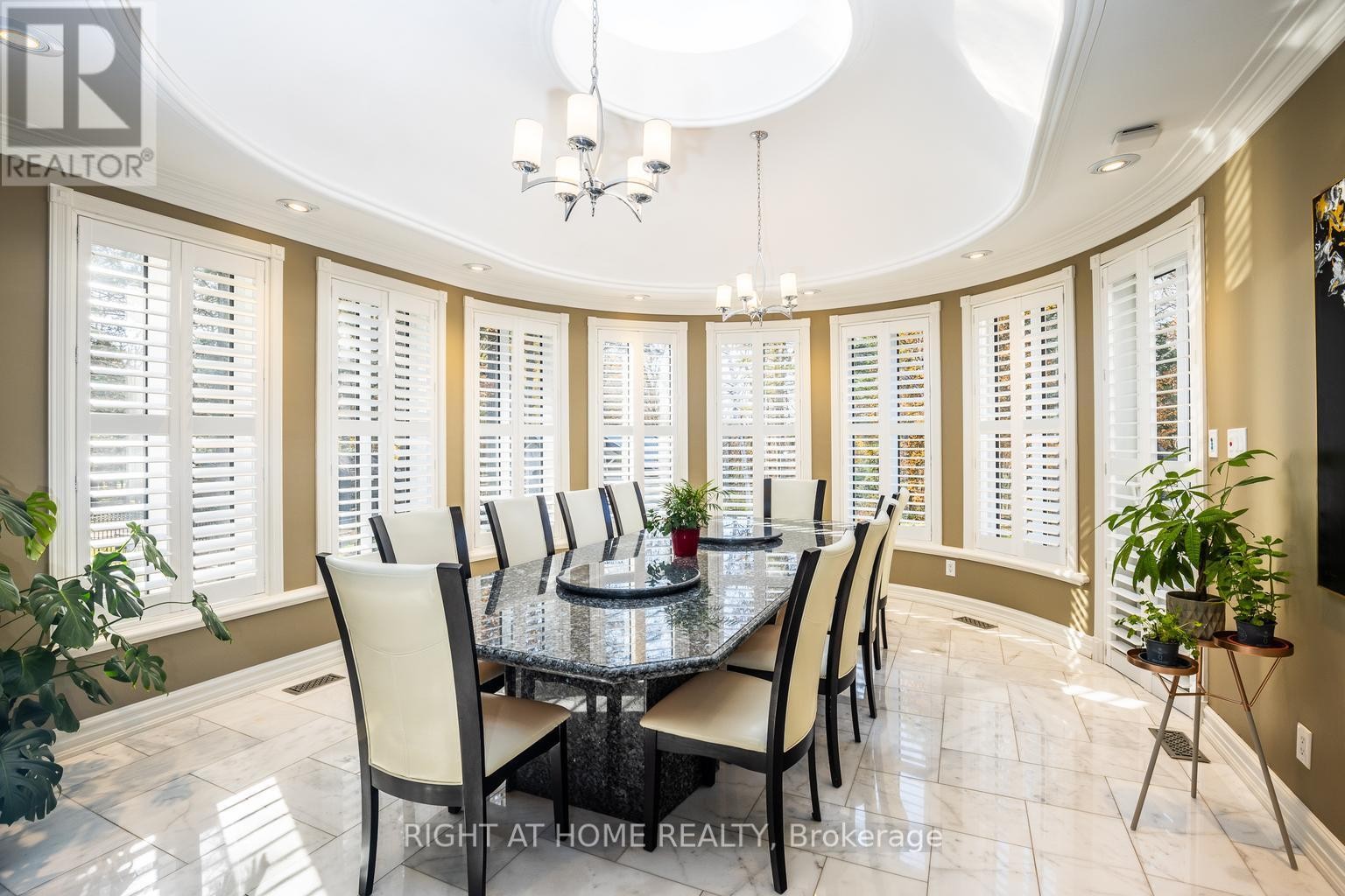 












38 SUGARBUSH COURT E

,
Vaughan (East Woodbridge),




Ontario
L4L2Z2

