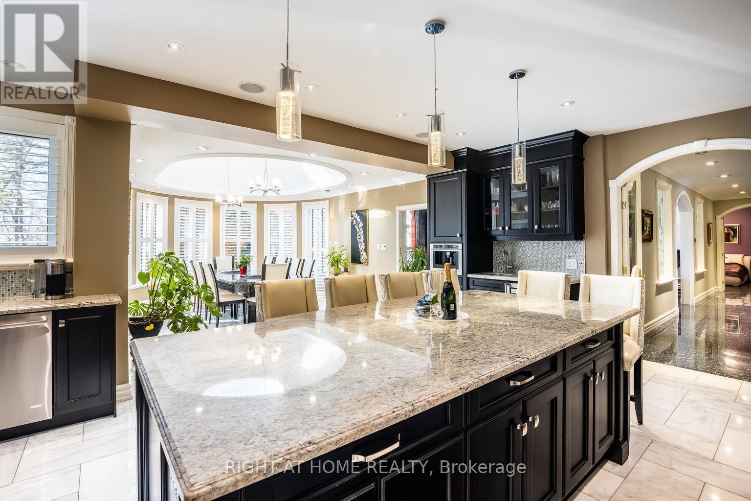 












38 SUGARBUSH COURT E

,
Vaughan (East Woodbridge),




Ontario
L4L2Z2

