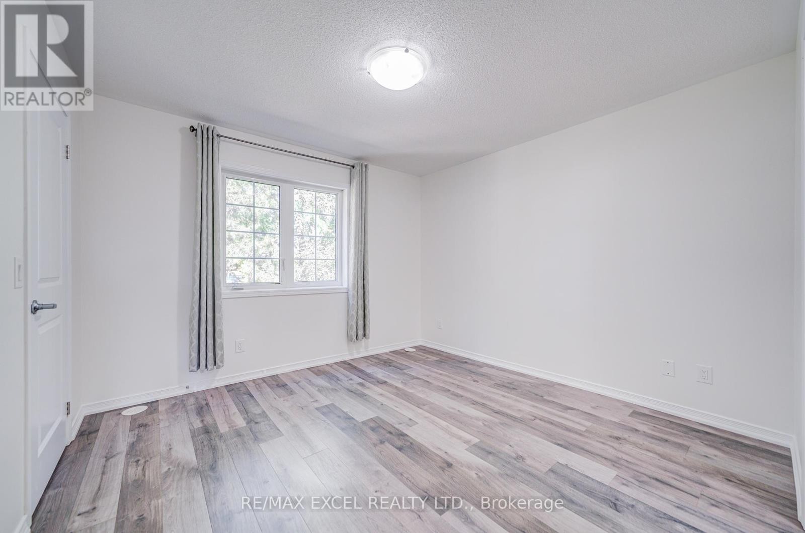 












24 ORMEROD LANE

,
Richmond Hill (Devonsleigh),




Ontario
L4S0G3

