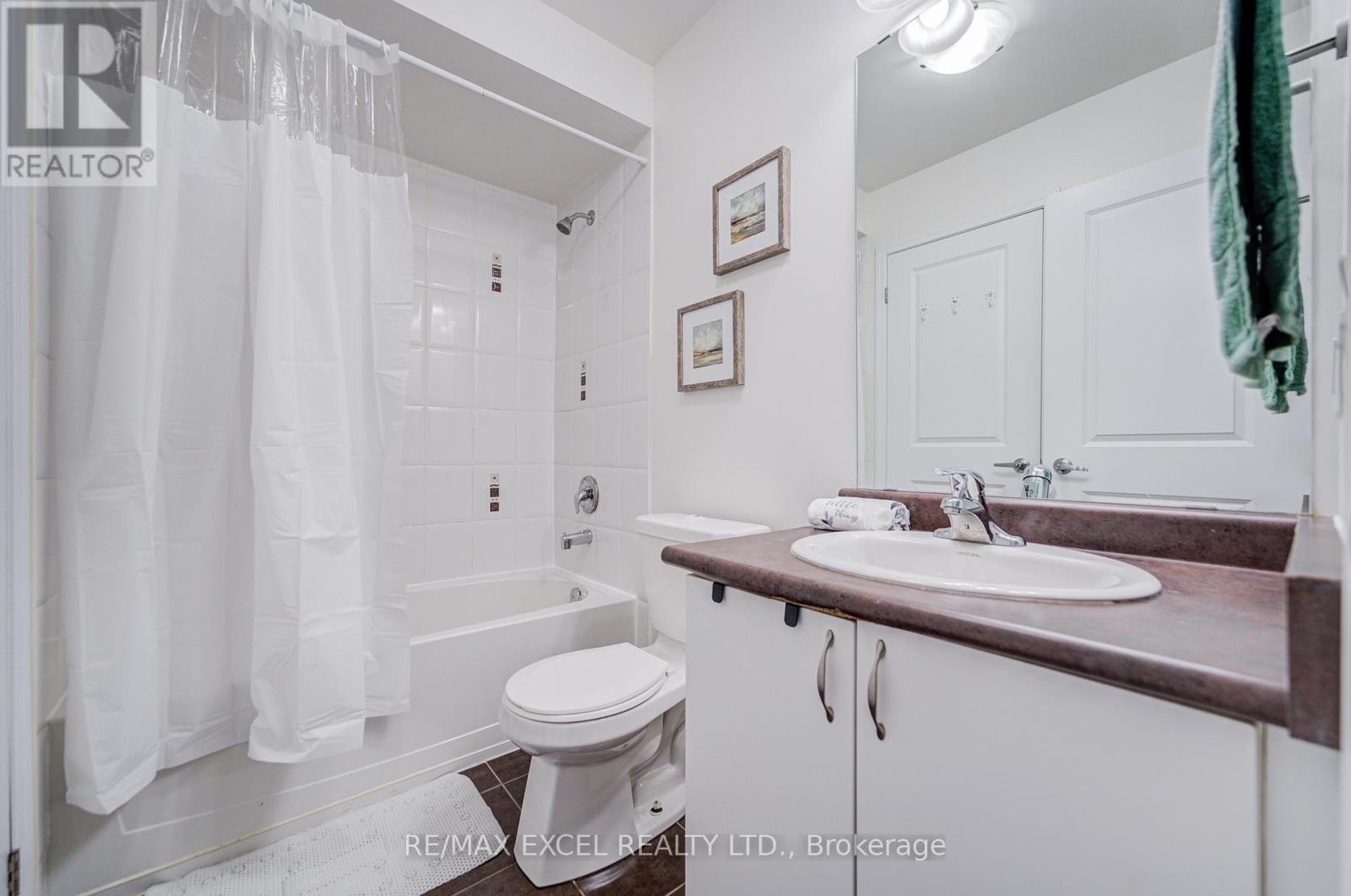 












24 ORMEROD LANE

,
Richmond Hill (Devonsleigh),




Ontario
L4S0G3

