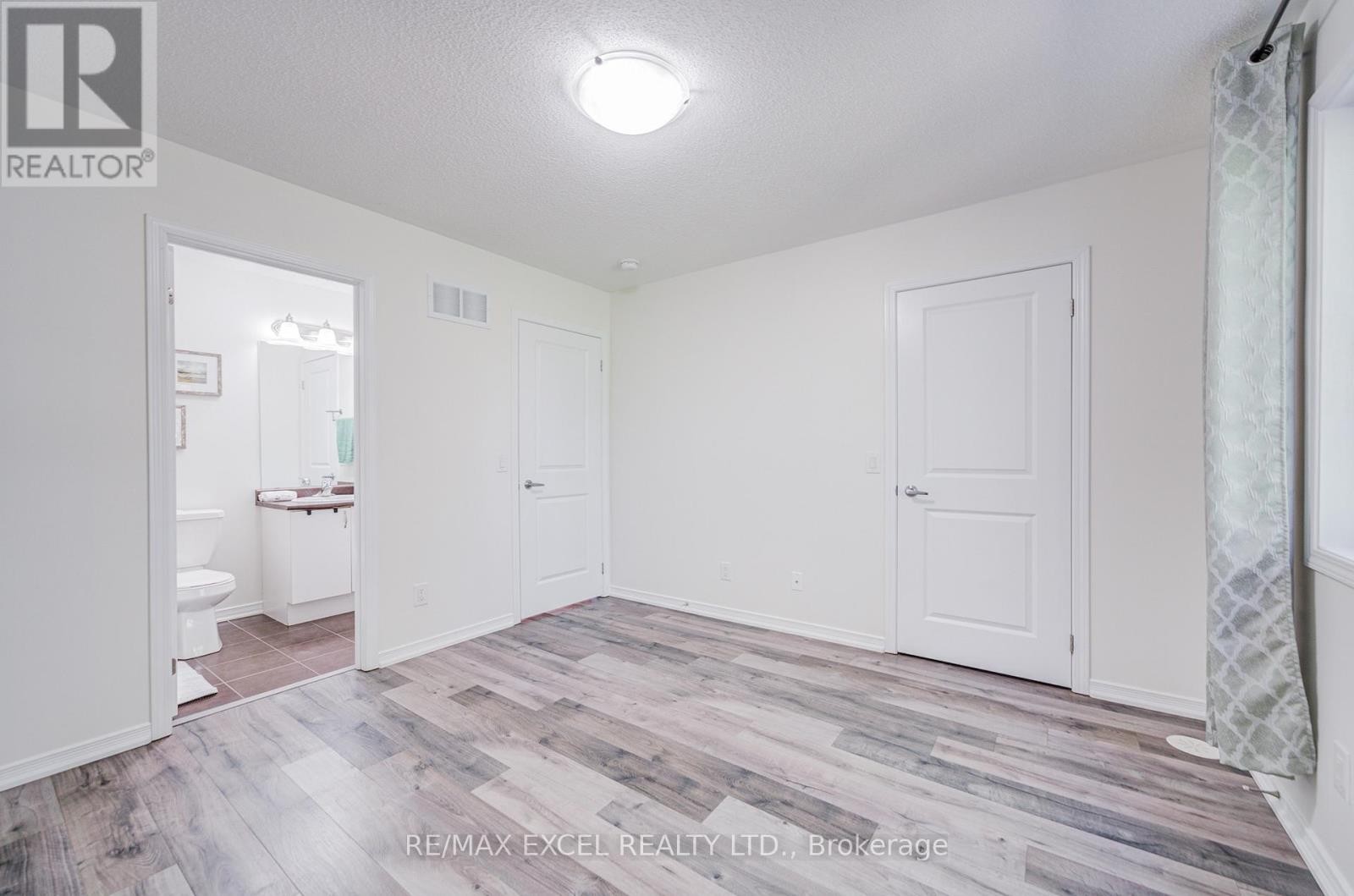 












24 ORMEROD LANE

,
Richmond Hill (Devonsleigh),




Ontario
L4S0G3

