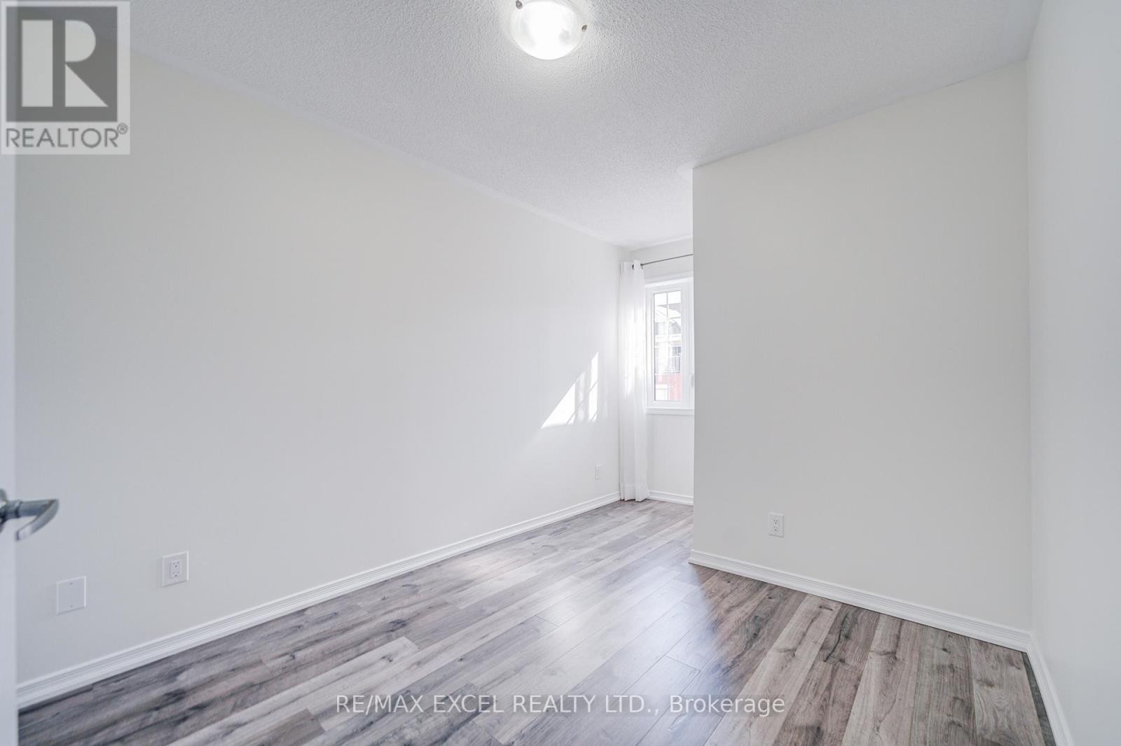 












24 ORMEROD LANE

,
Richmond Hill (Devonsleigh),




Ontario
L4S0G3

