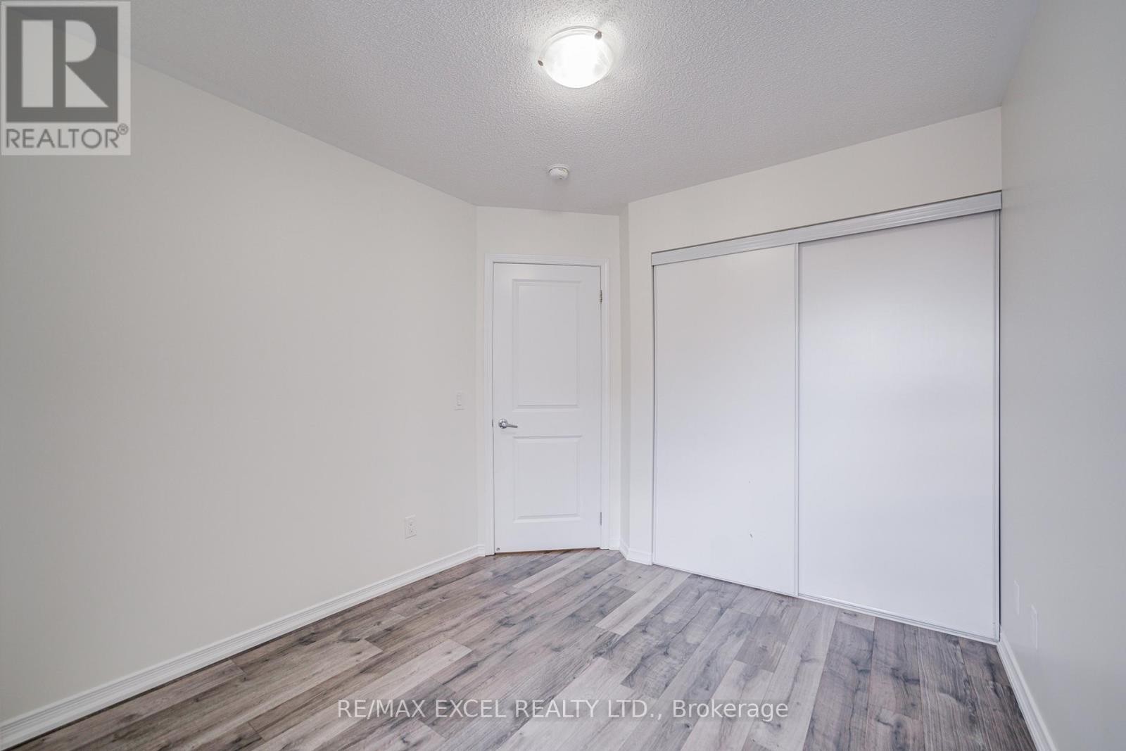 












24 ORMEROD LANE

,
Richmond Hill (Devonsleigh),




Ontario
L4S0G3

