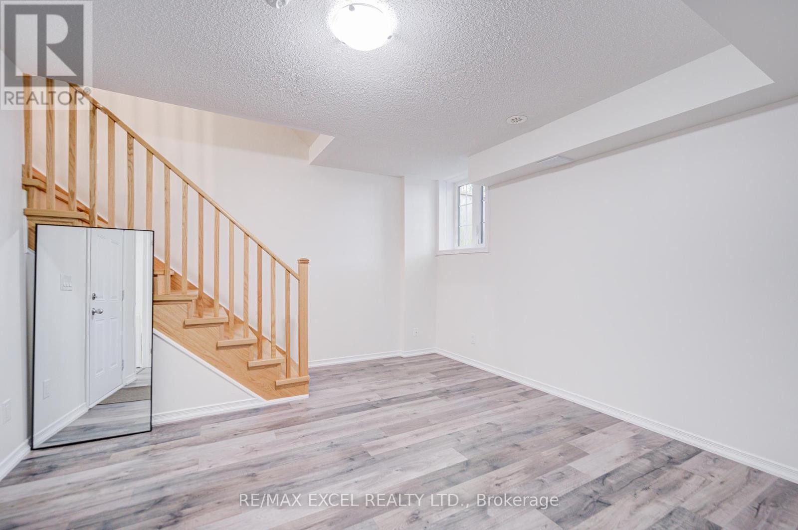 












24 ORMEROD LANE

,
Richmond Hill (Devonsleigh),




Ontario
L4S0G3

