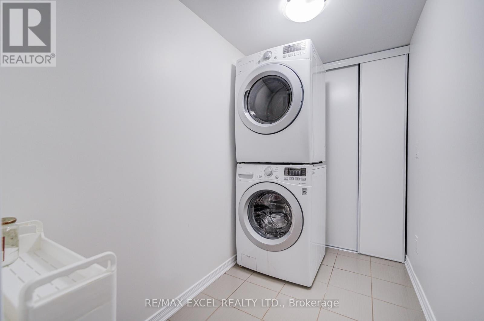 












24 ORMEROD LANE

,
Richmond Hill (Devonsleigh),




Ontario
L4S0G3

