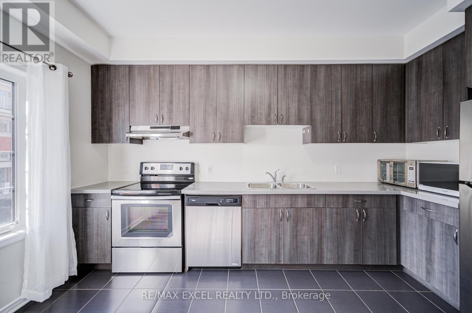 












24 ORMEROD LANE

,
Richmond Hill (Devonsleigh),




Ontario
L4S0G3

