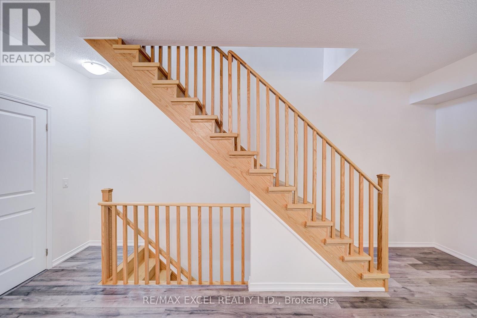 












24 ORMEROD LANE

,
Richmond Hill (Devonsleigh),




Ontario
L4S0G3

