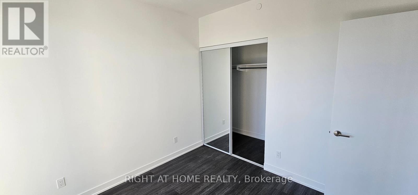 












720 - 8188 YONGE STREET

,
Vaughan (Uplands),




Ontario
L4J1W5

