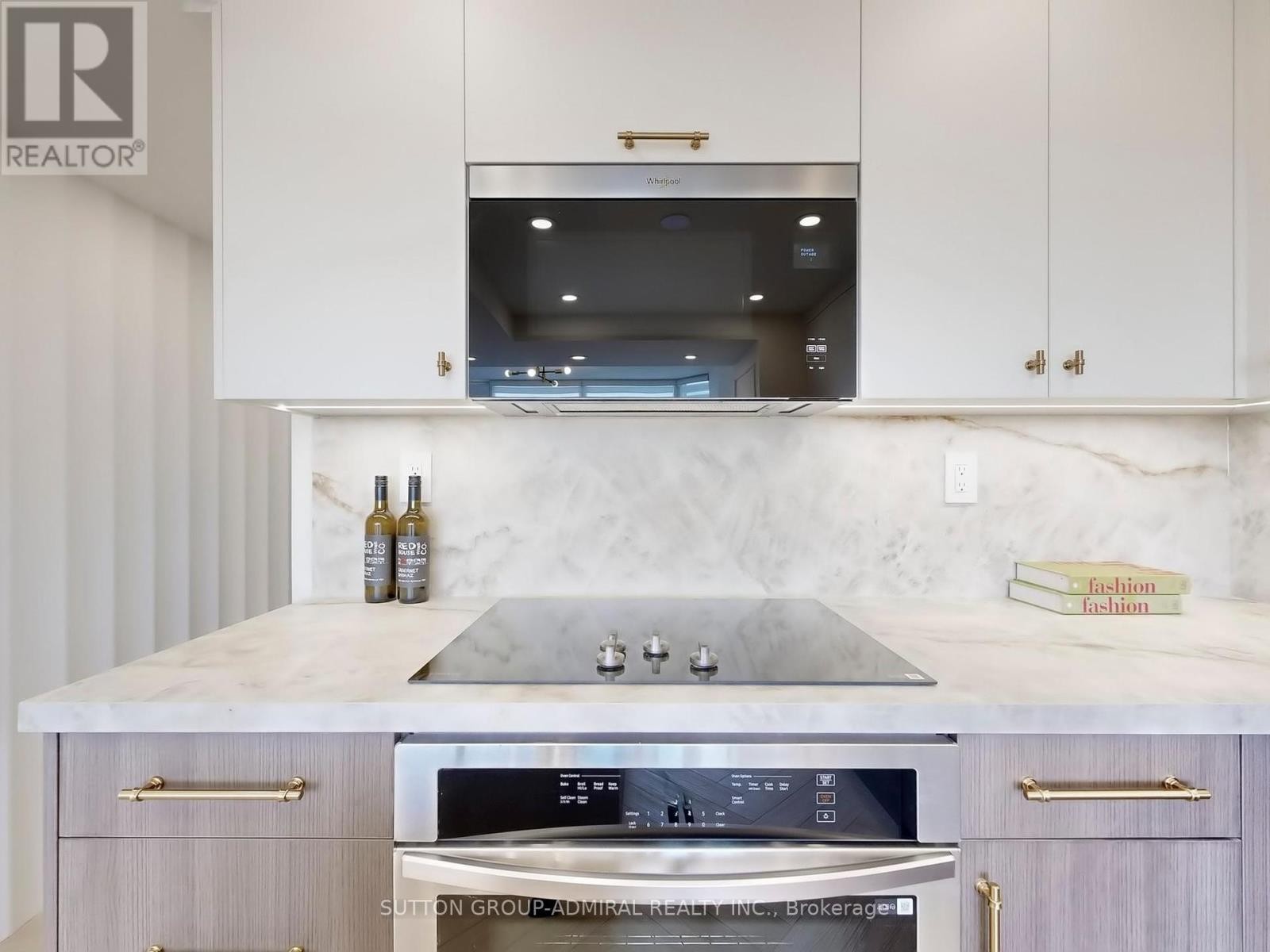 












704 - 1 CLARK AVENUE W

,
Vaughan (Crestwood-Springfarm-Yorkhill),




Ontario
L4J7Y6

